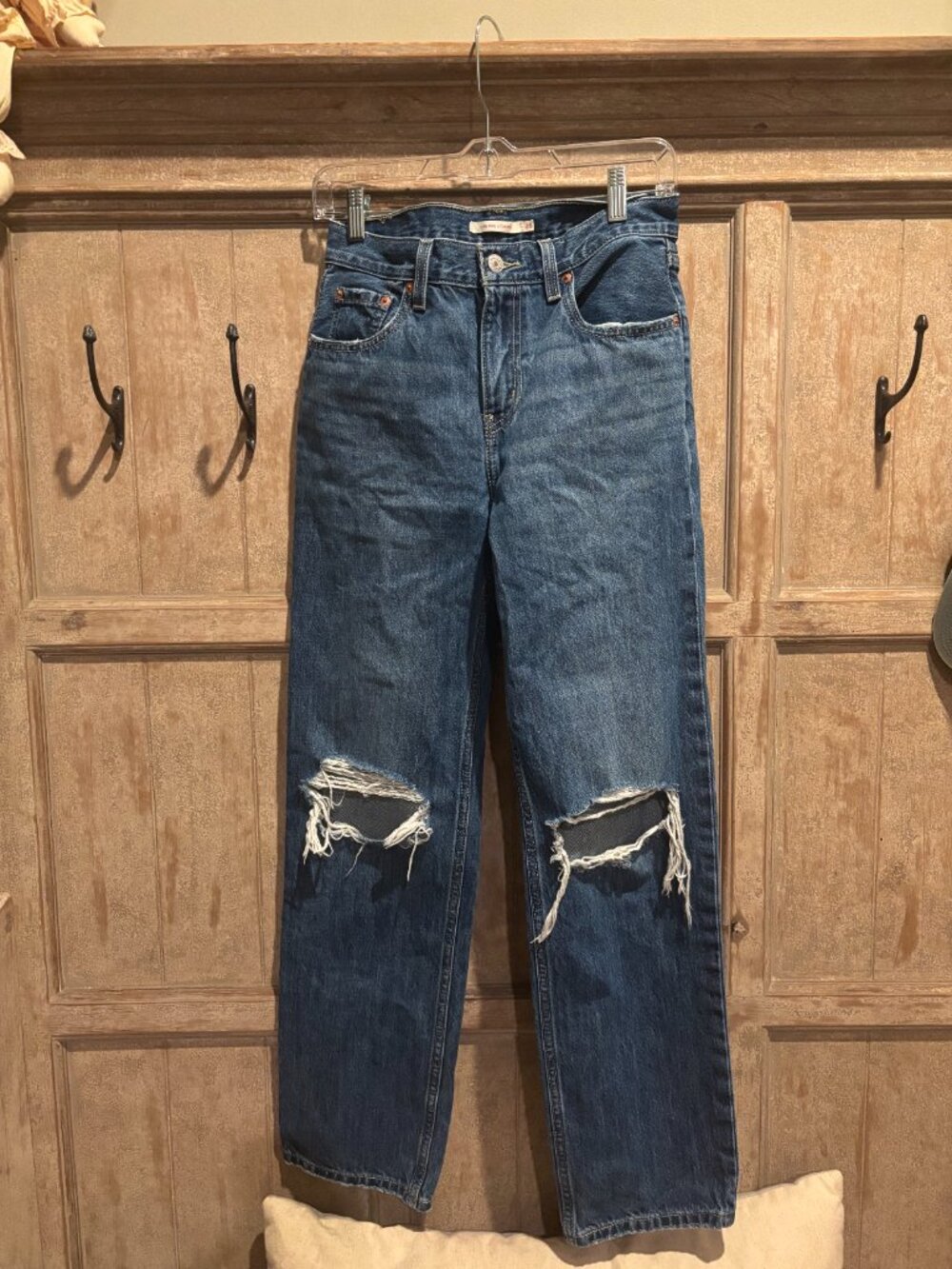 Levi’s Low Pro Straight Leg Jeans • Medium Wash • Women’s Size 26 • Excellent Co